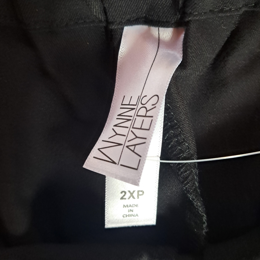Chic Black Women's Capris - Picture 4 of 5